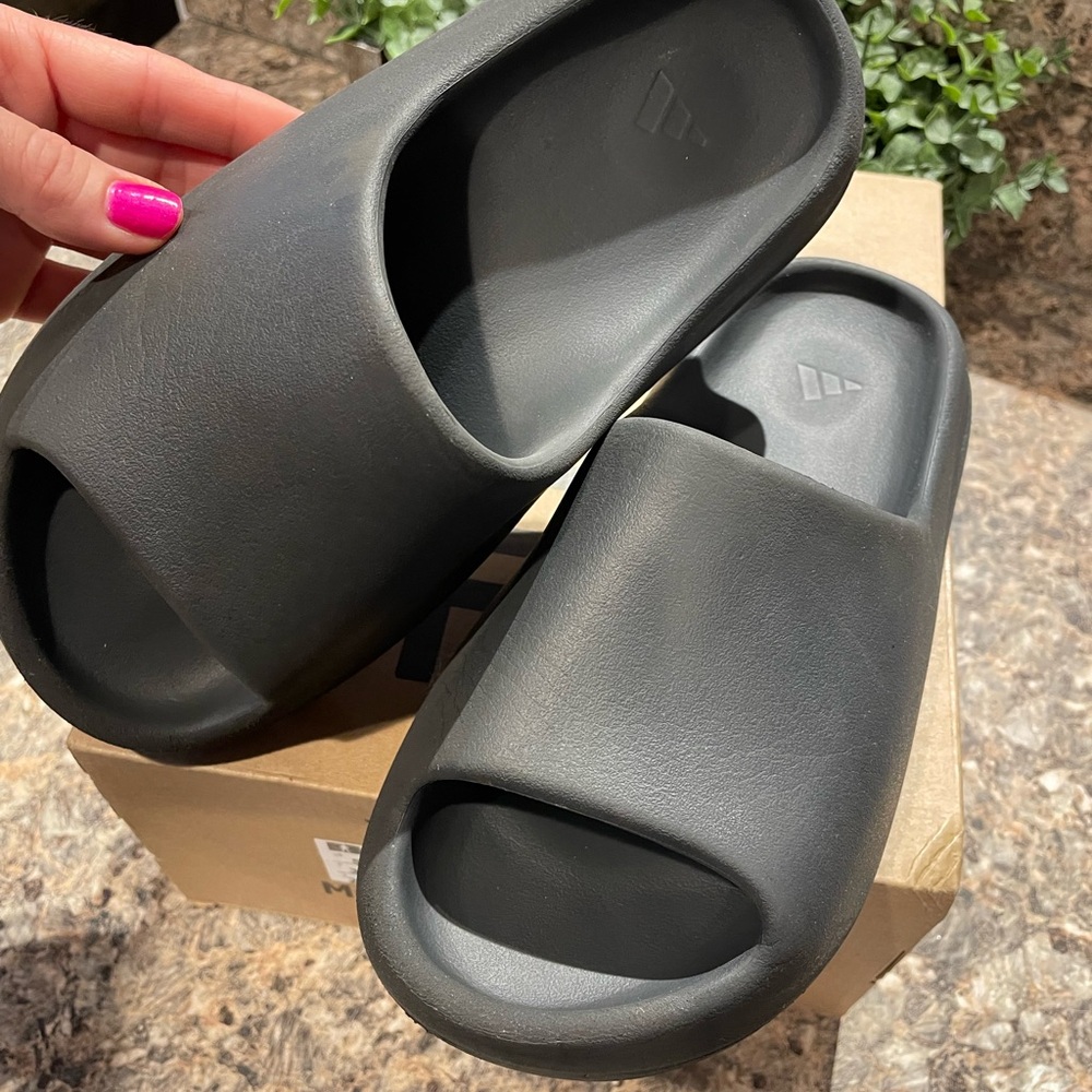 Yeezy slides size 5 dark grey barely worn